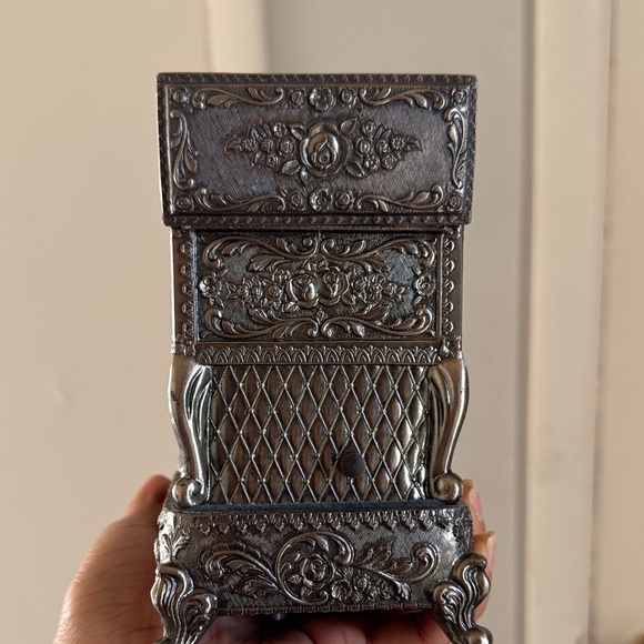 Vintage Taj Imports Japan Victorian Lady Piano Player Animated Music Jewelry Box - Picture 9 of 9